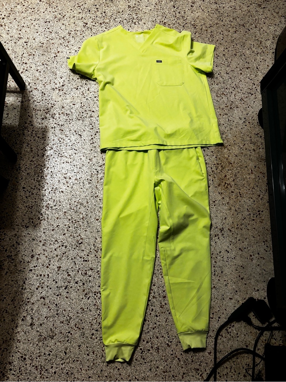 Figs men’s scrub set X-LARGE top and Med bottoms